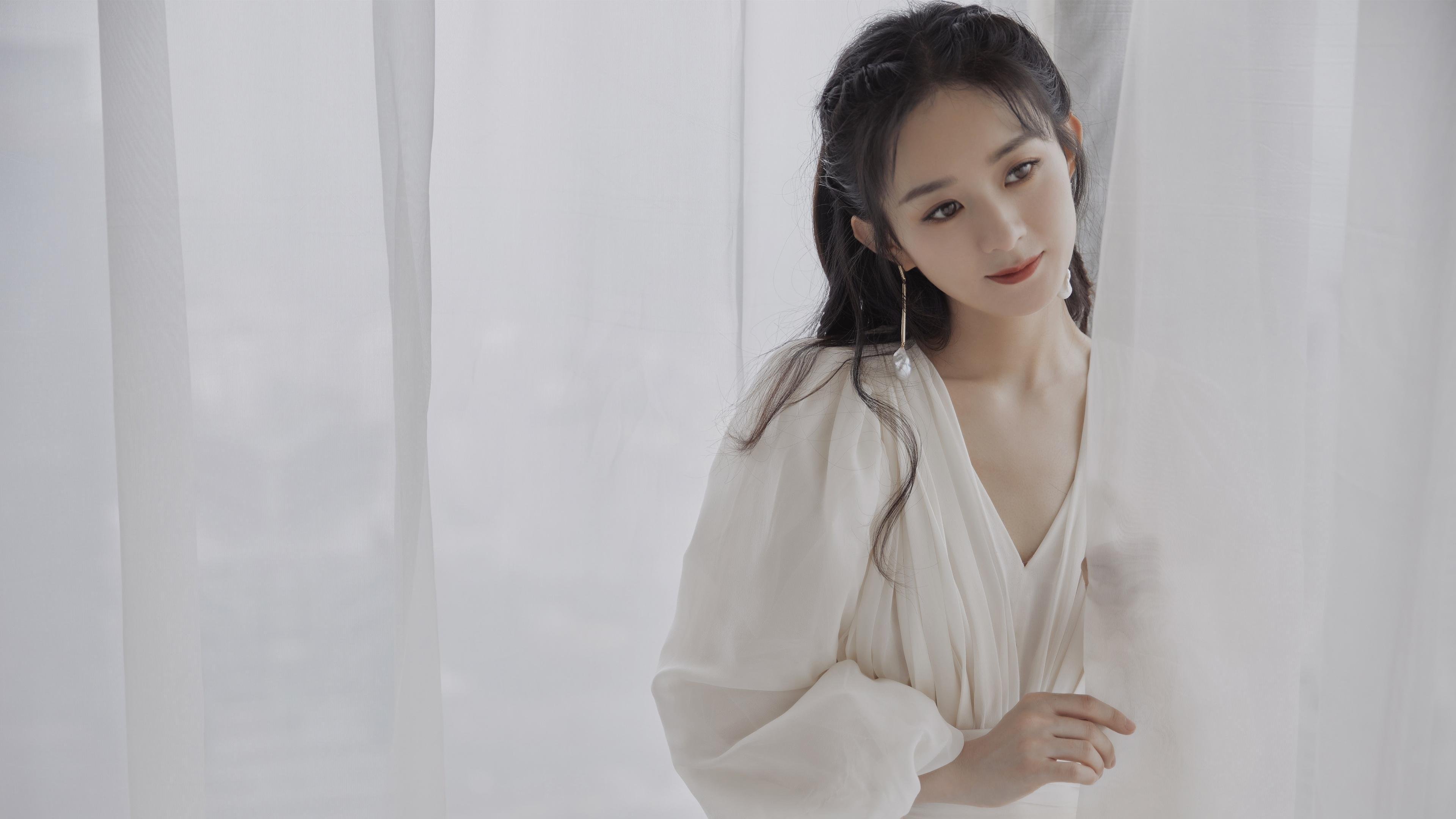 铁血映红，马德里竞技险胜曼联，神锋莱万破晓斩乾坤