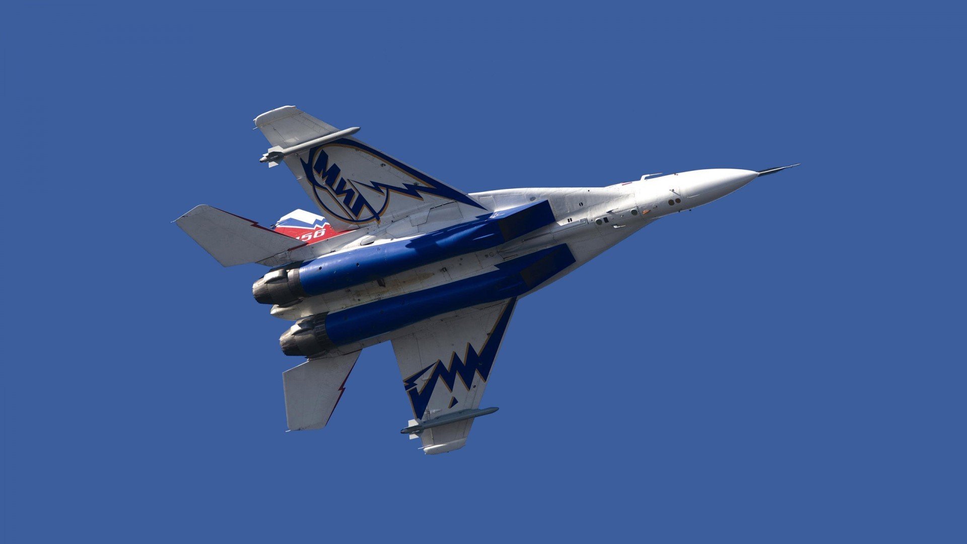 冰川之下，阿拉巴的统治力与一场跨越6000英里的足球救赎